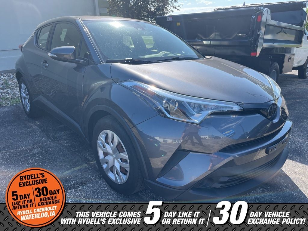 2019 Toyota C-HR LE's photo