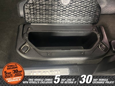 2020 RAM 1500 Laramie Crew Cab 4x4 5'7" Box