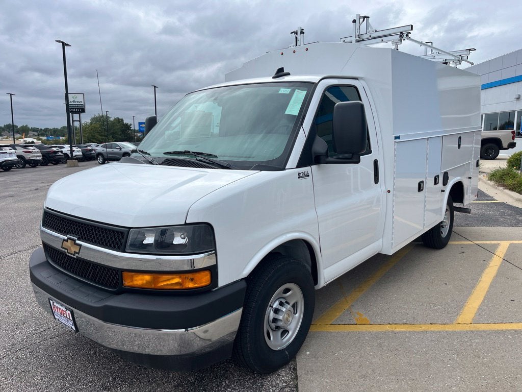 2026 Chevrolet Express Cutaway 3500 1WT
