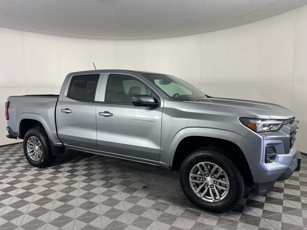 2025 Chevrolet Colorado WT/LT