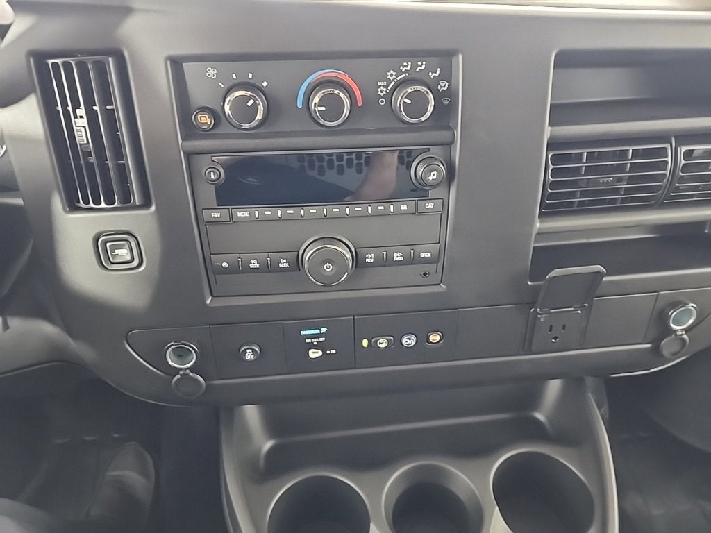 2025 Chevrolet Express Cargo 3500 WT