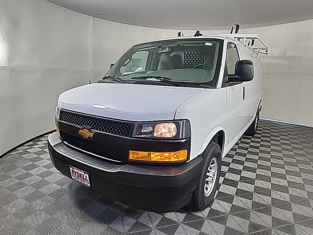 2025 Chevrolet Express Cargo 3500 WT