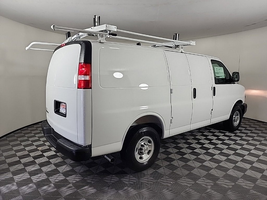 2025 Chevrolet Express Cargo 3500 WT