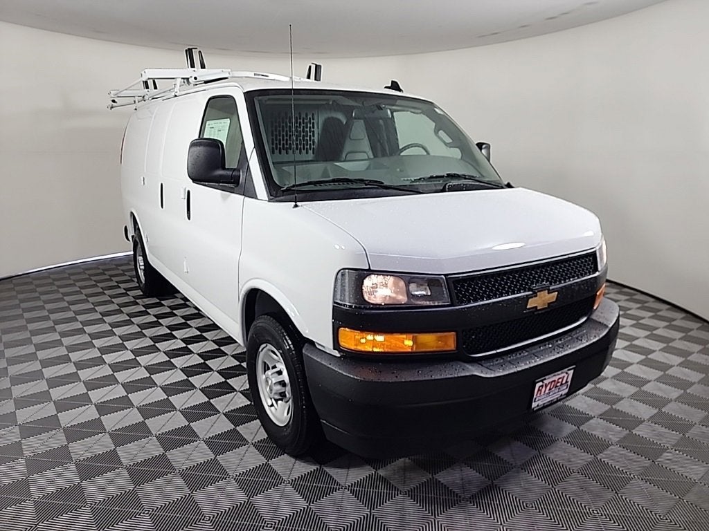 2025 Chevrolet Express Cargo 3500 WT