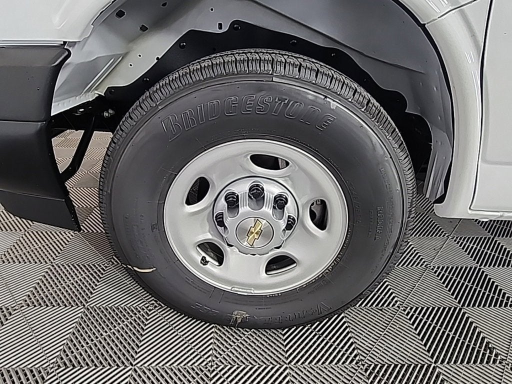 2025 Chevrolet Express Cargo 3500 WT