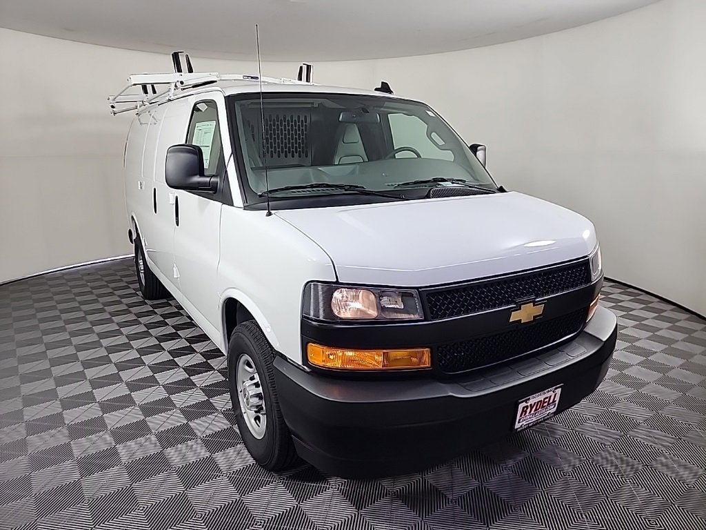 2025 Chevrolet Express Cargo 3500 WT