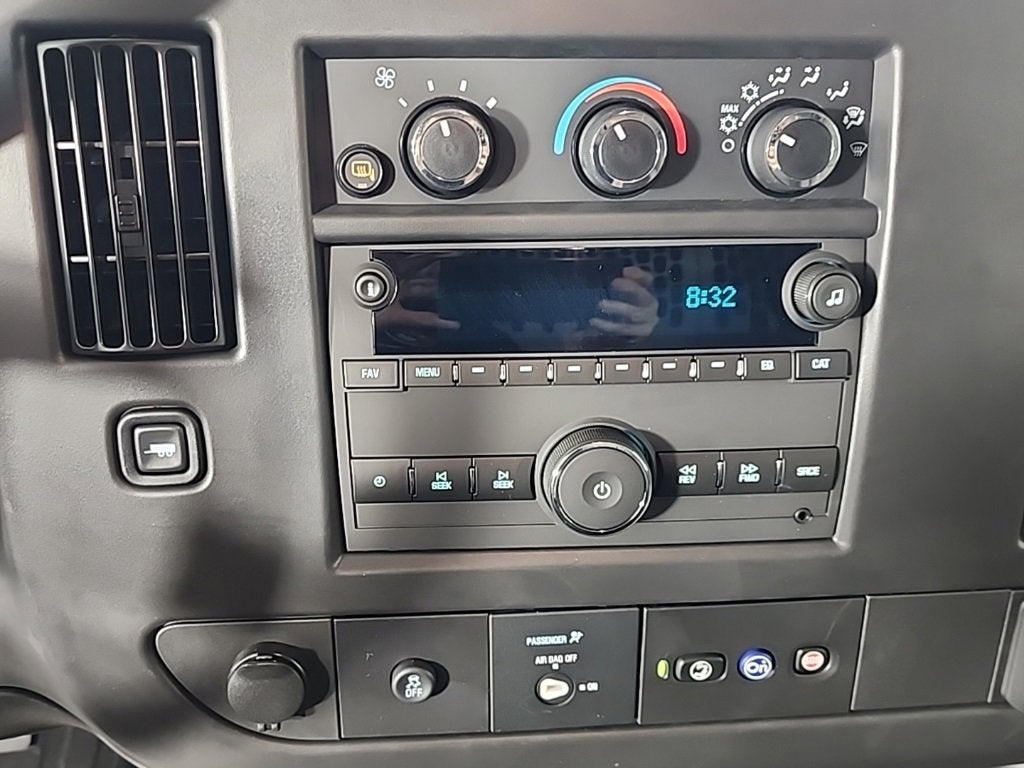 2025 Chevrolet Express Cargo 3500 WT