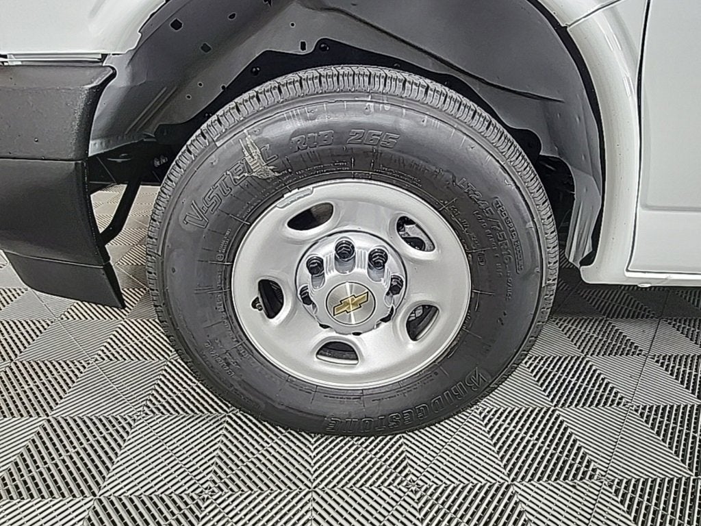 2025 Chevrolet Express Cargo 3500 WT