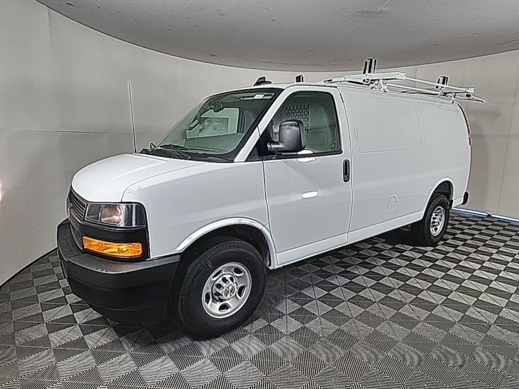 2025 Chevrolet Express Cargo 3500 WT