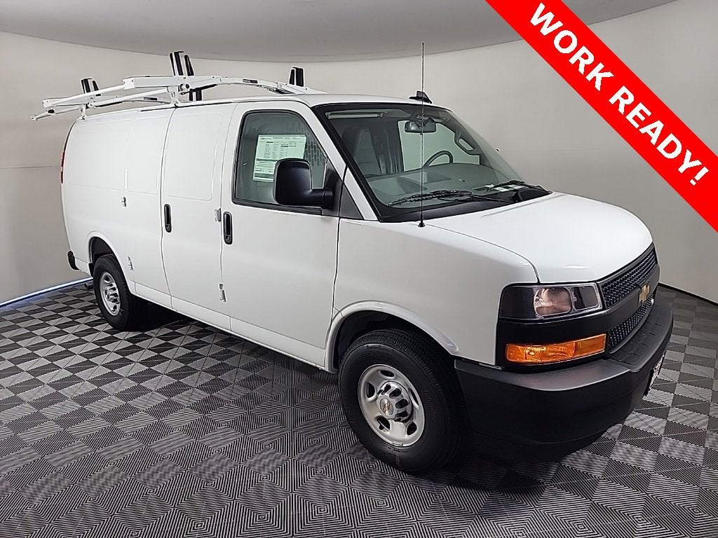 2025 Chevrolet Express Cargo 3500 WT