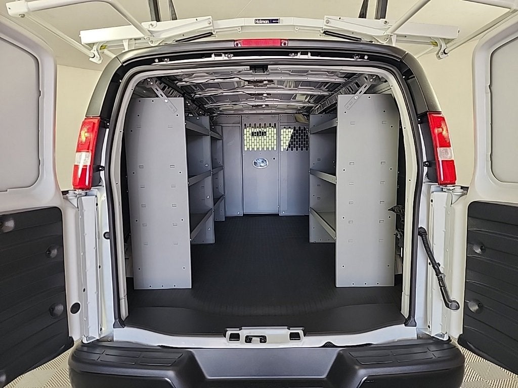 2025 Chevrolet Express Cargo 3500 WT