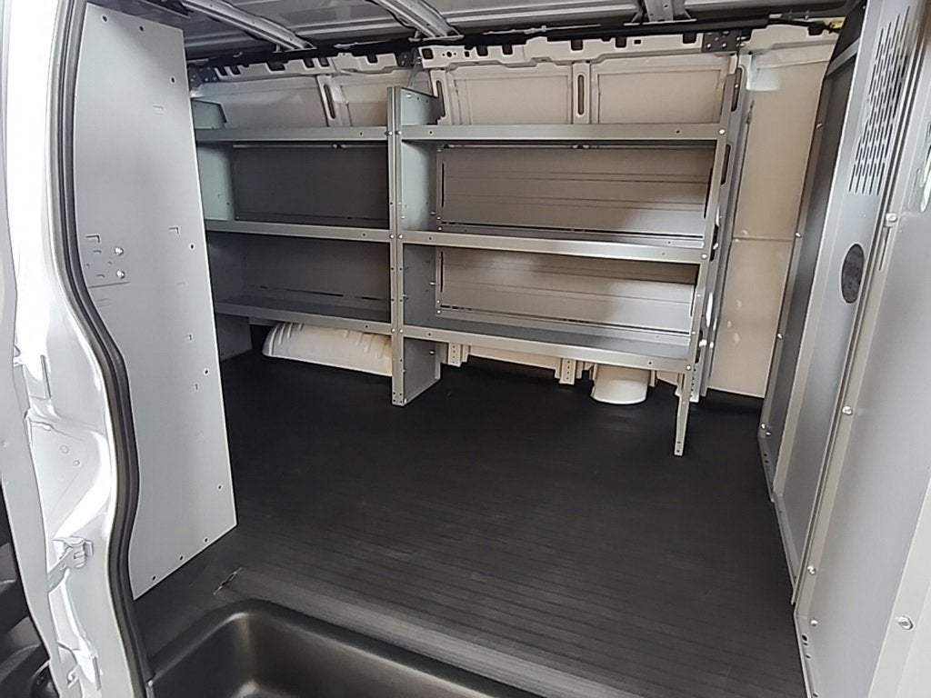 2025 Chevrolet Express Cargo 3500 WT