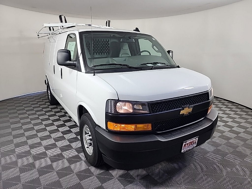 2025 Chevrolet Express Cargo 3500 WT