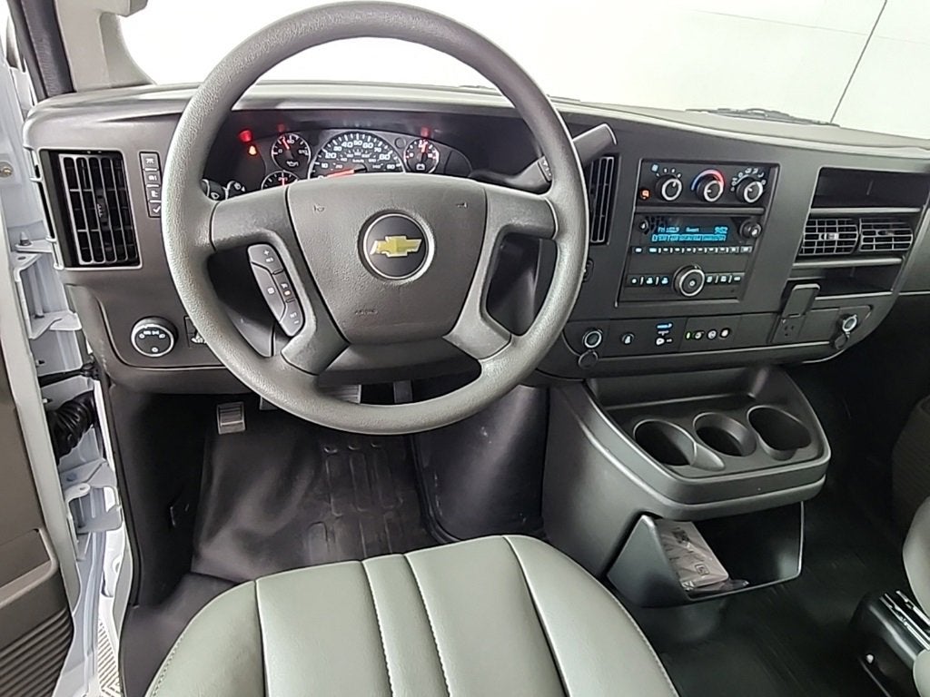 2025 Chevrolet Express Cargo 3500 WT