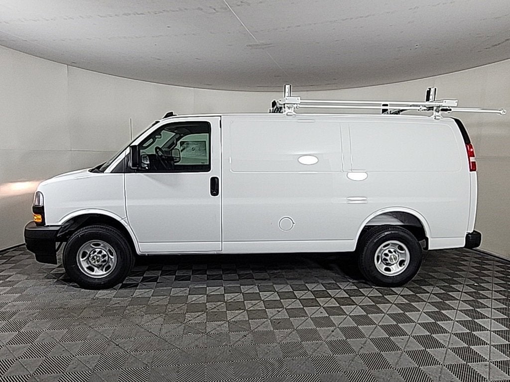 2025 Chevrolet Express Cargo 3500 WT