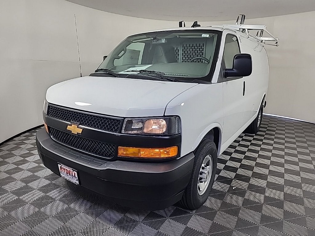 2025 Chevrolet Express Cargo 3500 WT
