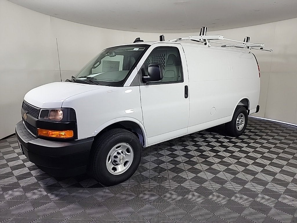 2025 Chevrolet Express Cargo 3500 WT