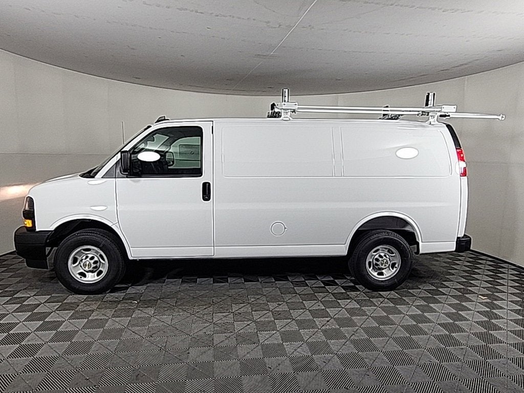2025 Chevrolet Express Cargo 3500 WT