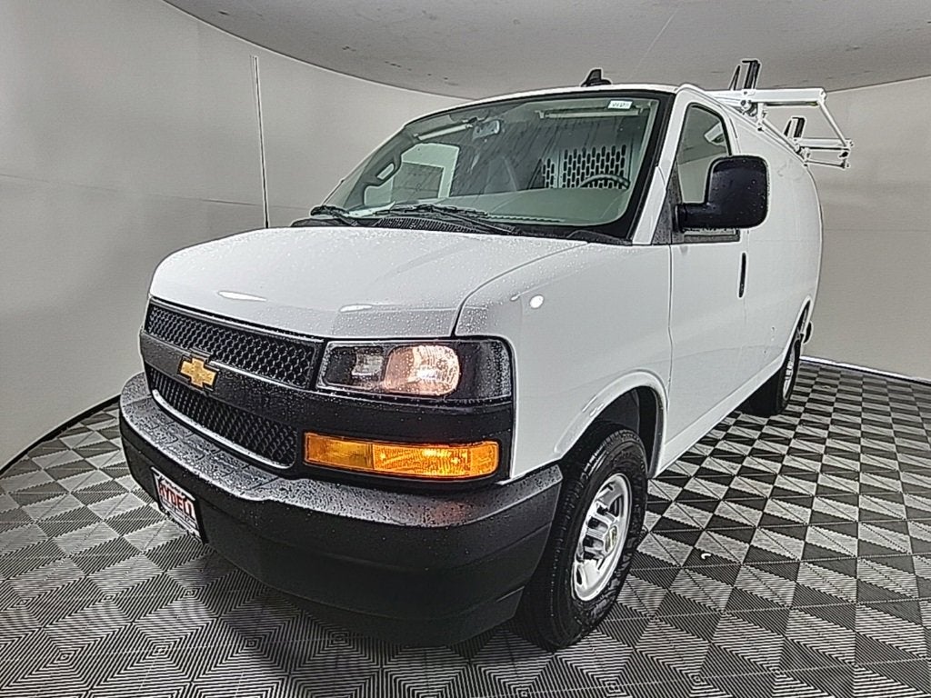2025 Chevrolet Express Cargo 3500 WT