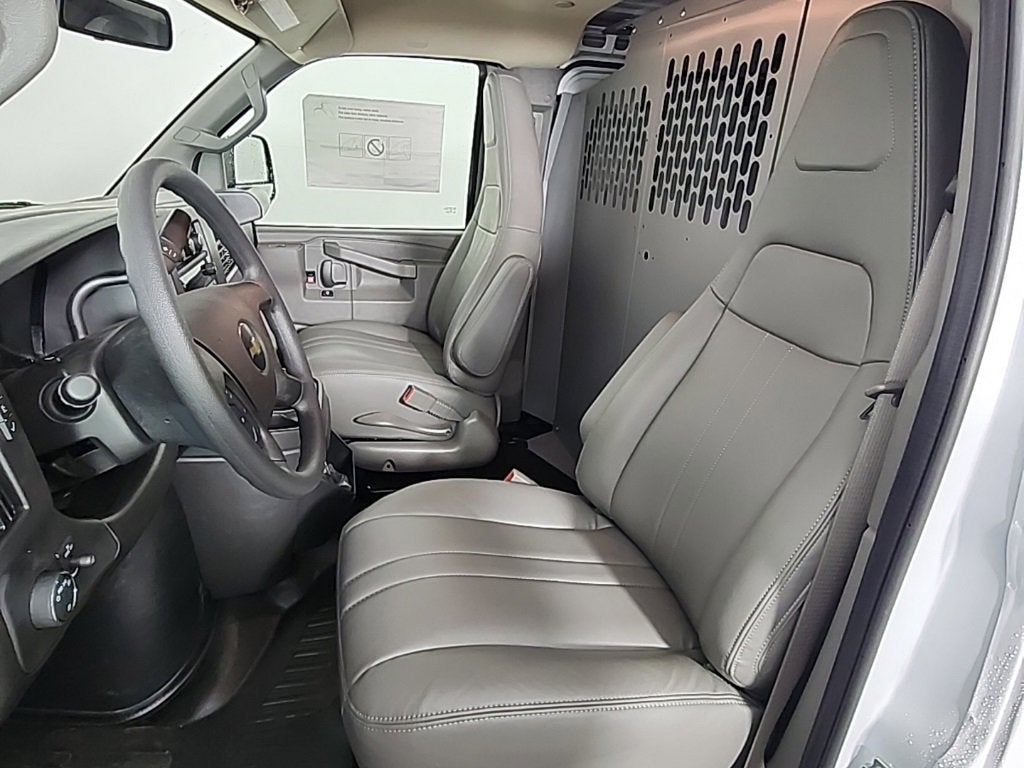 2025 Chevrolet Express Cargo 3500 WT