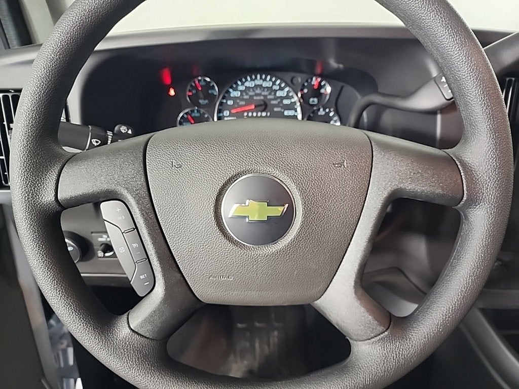 2025 Chevrolet Express Cargo 3500 WT