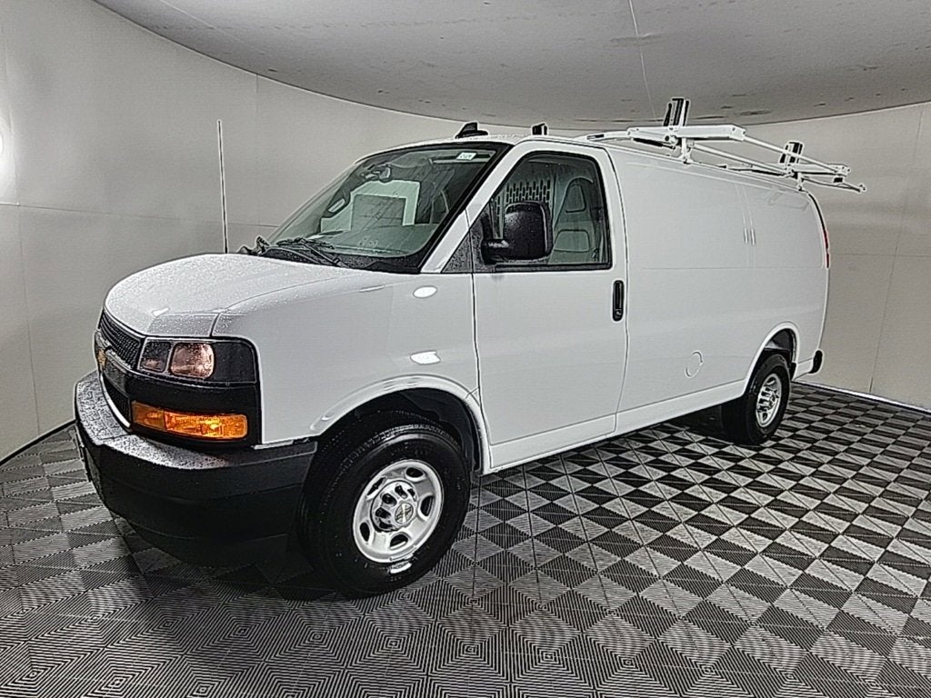 2025 Chevrolet Express Cargo 3500 WT