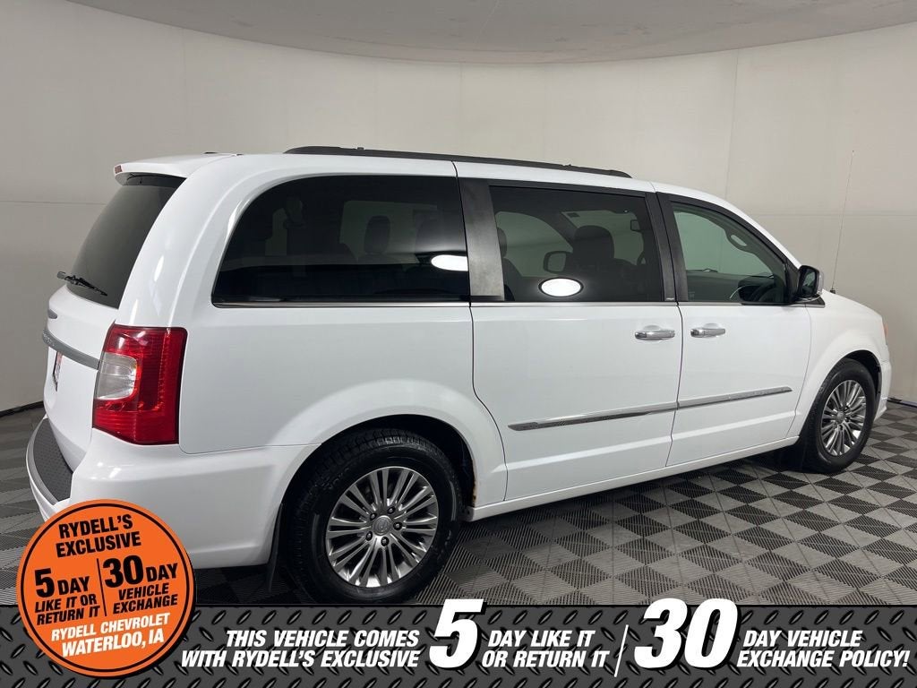 2014 Chrysler Town & Country Touring-L