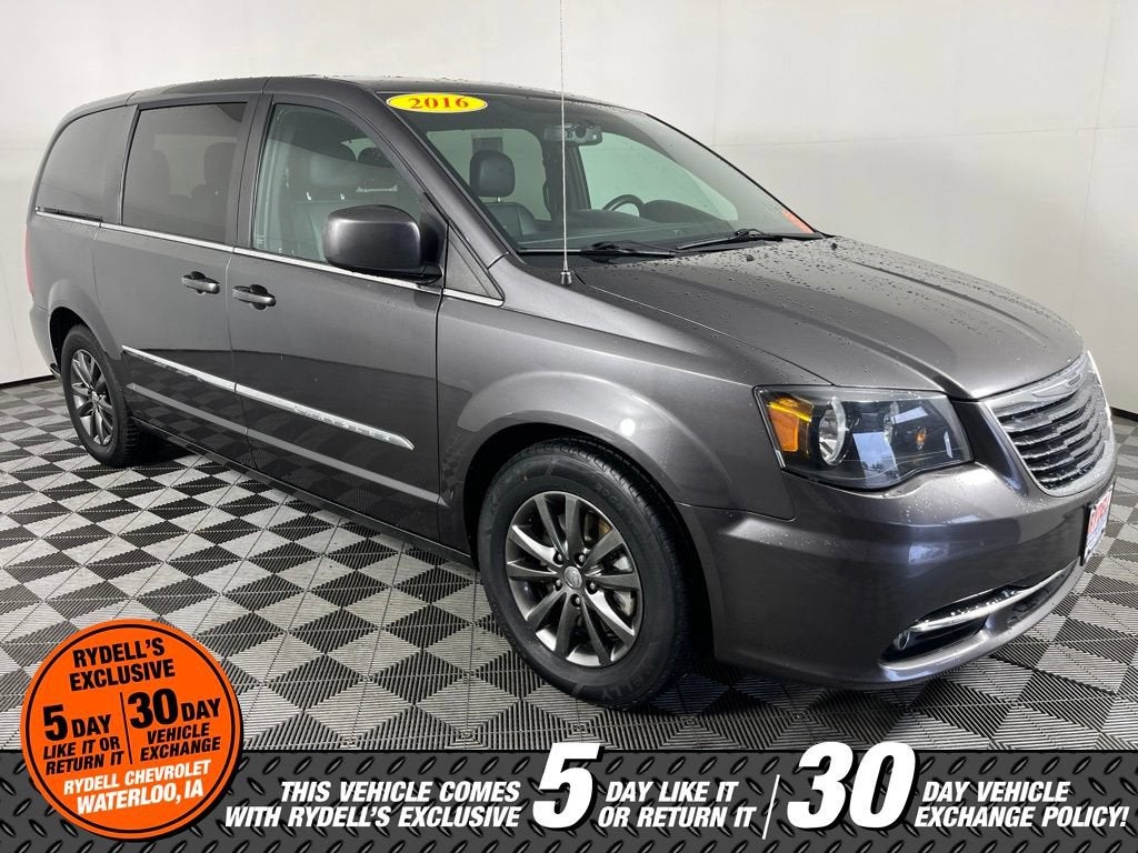 2016 Chrysler Town & Country S