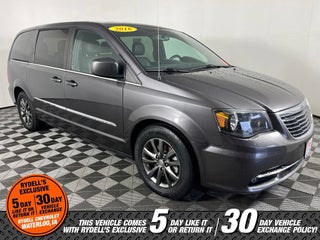 2016 Chrysler Town &amp; Country S