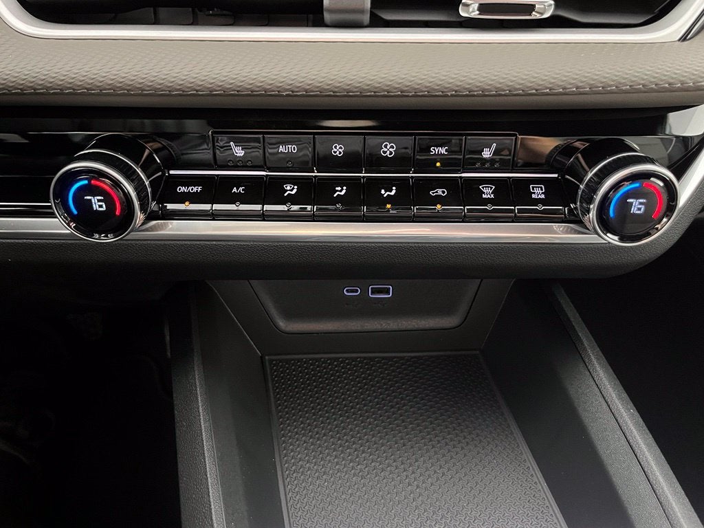 2027 Chevrolet Equinox LT - Photo 31