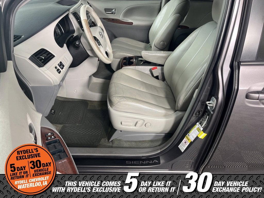 2014 Toyota Sienna XLE V6 8 Passenger