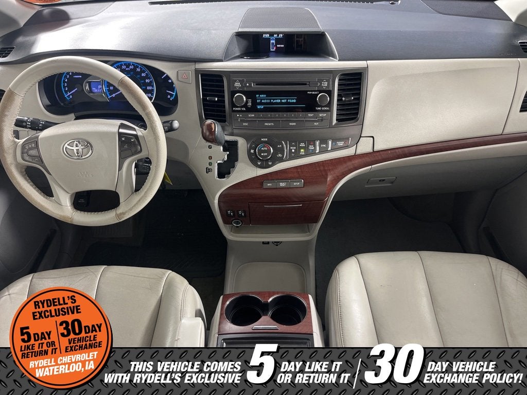 2014 Toyota Sienna XLE V6 8 Passenger