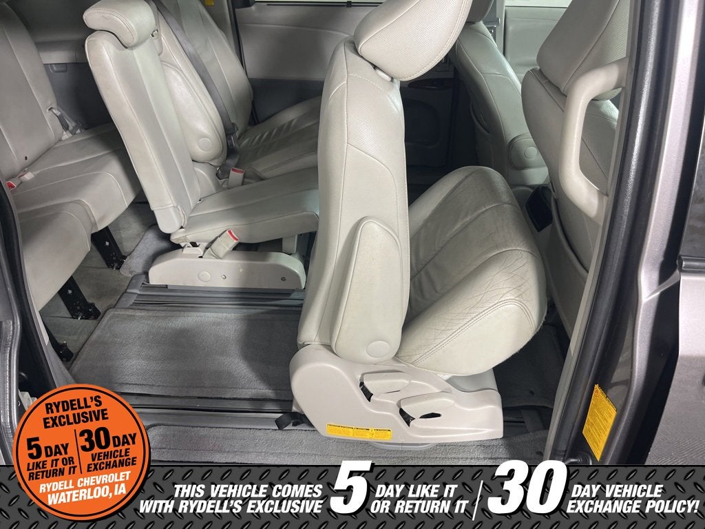 2014 Toyota Sienna XLE V6 8 Passenger