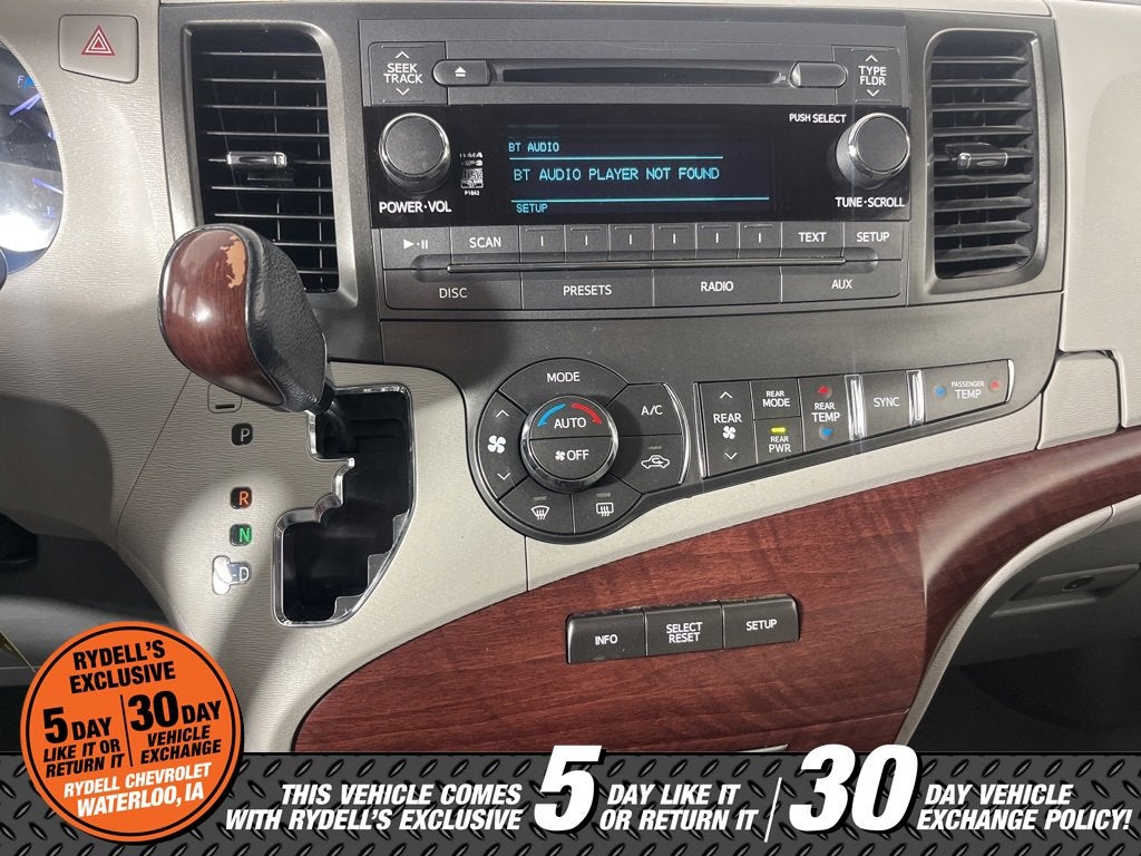 2014 Toyota Sienna XLE V6 8 Passenger