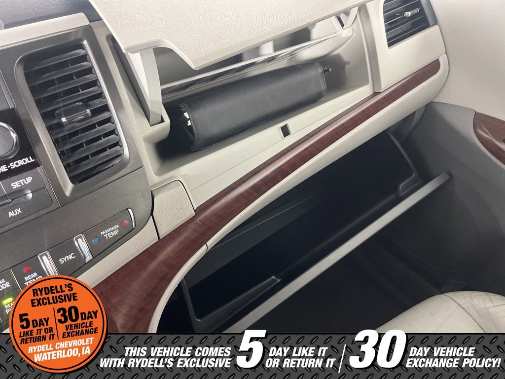 2014 Toyota Sienna XLE V6 8 Passenger