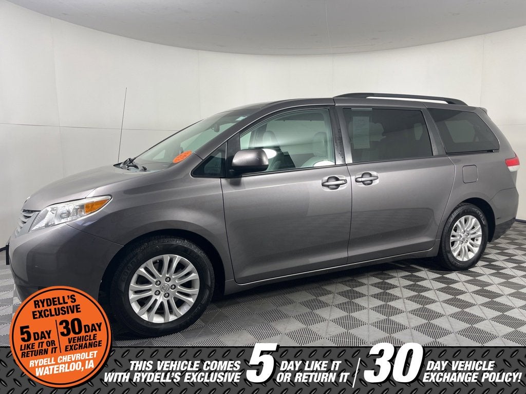 2014 Toyota Sienna XLE V6 8 Passenger