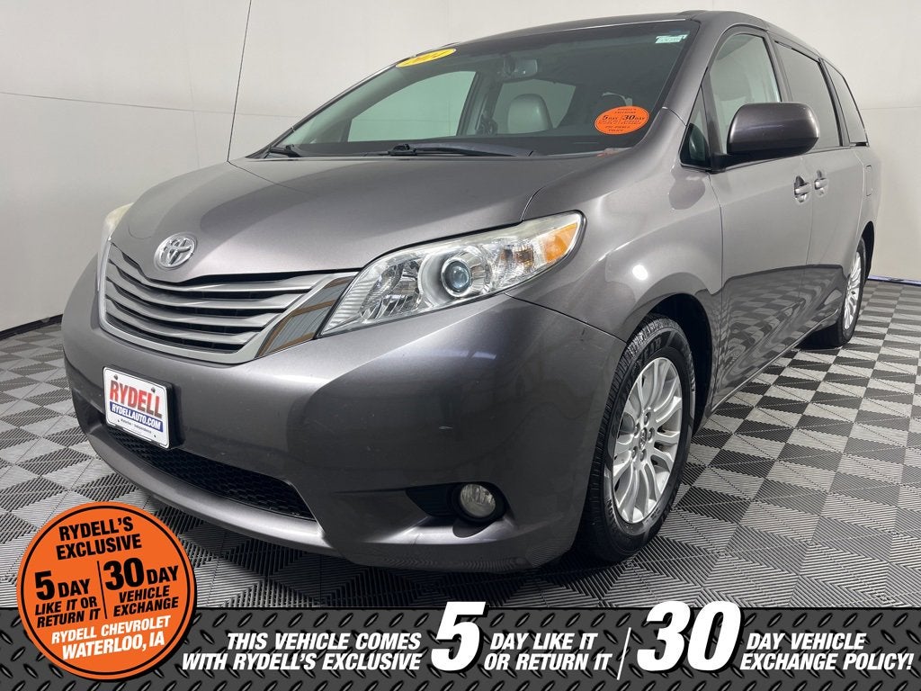 2014 Toyota Sienna XLE V6 8 Passenger
